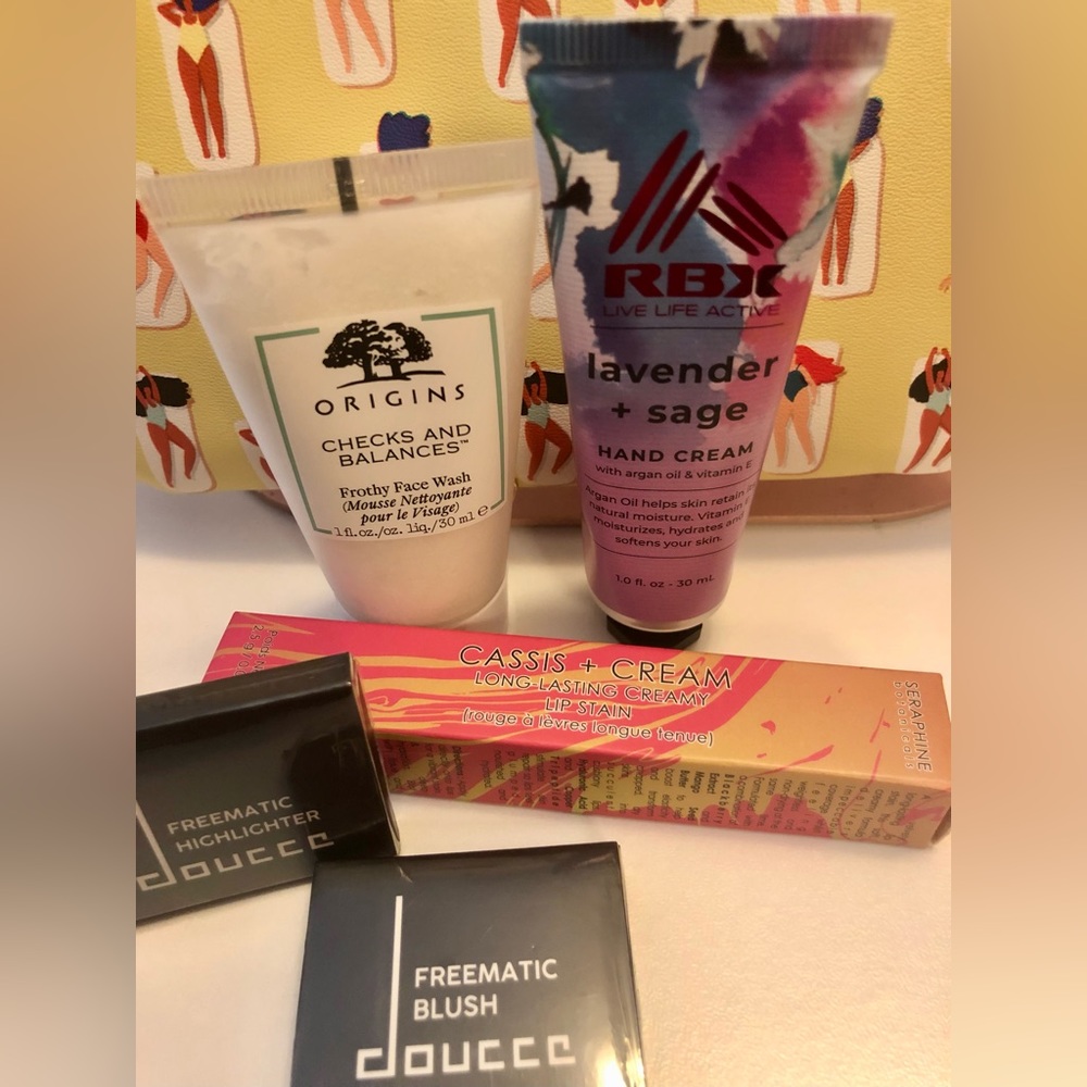 Makeup bundle - Picture 2 of 3